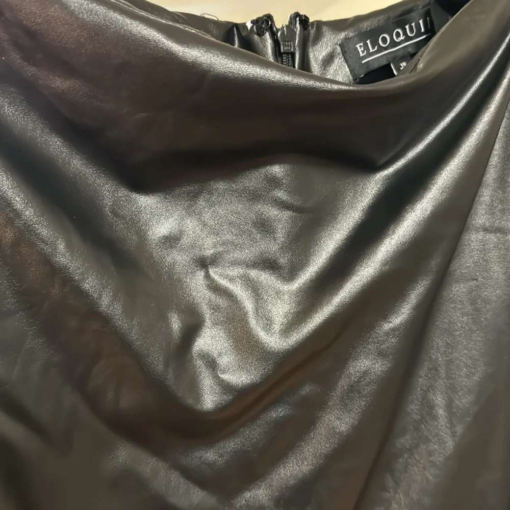 Eloqui faux leather skirt, size 18 - Picture 3 of 3